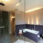 Rustic Charm, Modern Comfort Ferienhaus *