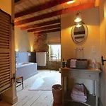 Ferienhaus Rustic Charm, Modern Comfort Latour