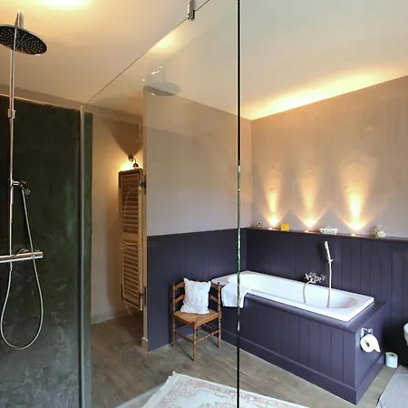 Rustic Charm, Modern Comfort Дом отдыха *