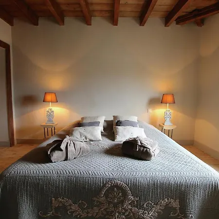 Rustic Charm, Modern Comfort Дом отдыха