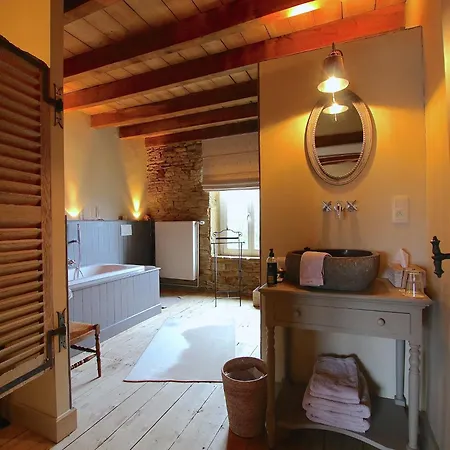 Дом отдыха Rustic Charm, Modern Comfort Latour