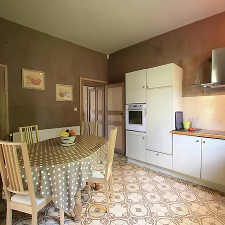 Rustic Charm, Modern Comfort Nyaraló Latour