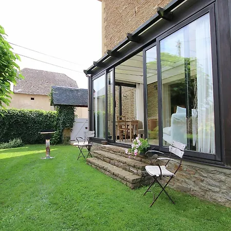 Rustic Charm, Modern Comfort Ferienhaus Latour