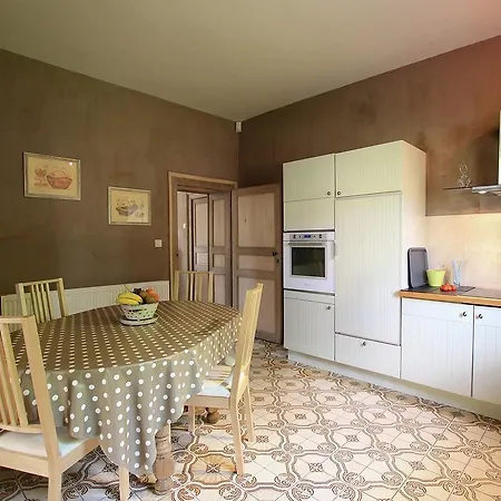 Holiday home Unique In Virton With Jacuzzi Latour
